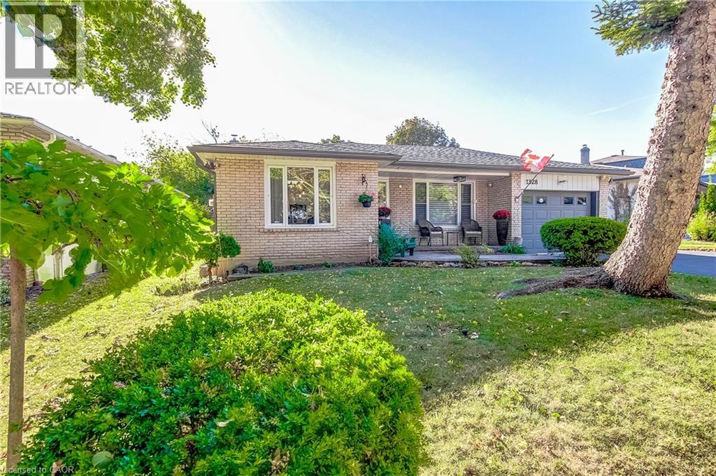 1328 Falgarwood Drive, Oakville, Ontario  L6H 2L9 - Photo 3 - 40866548