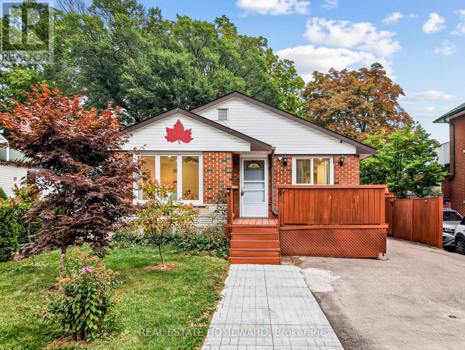 621 BYRON STREET S, Whitby, Ontario