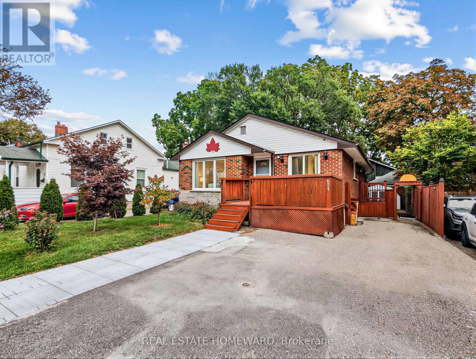 621 Byron Street S, Whitby, Ontario  L1N 4R6 - Photo 2 - E13852856