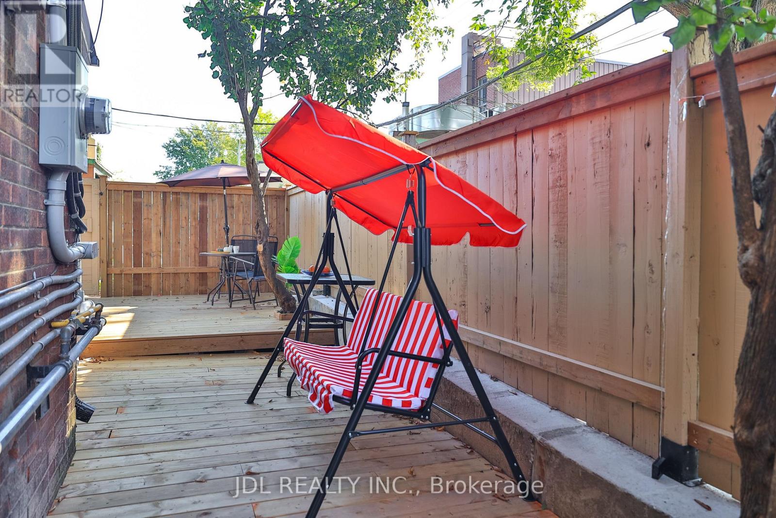 5 Sorauren Avenue, Toronto, Ontario  M6R 2C6 - Photo 7 - W13852858