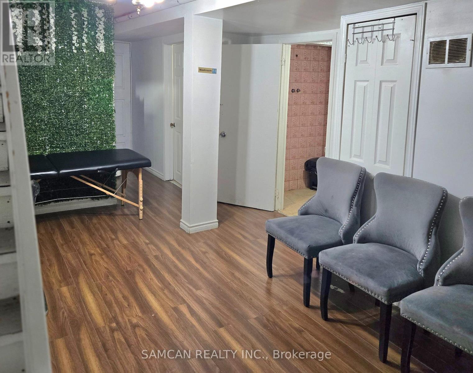 336 Weston Road, Toronto (Keelesdale-Eglinton West), Ontario  M6N 3P8 - Photo 4 - W13852848