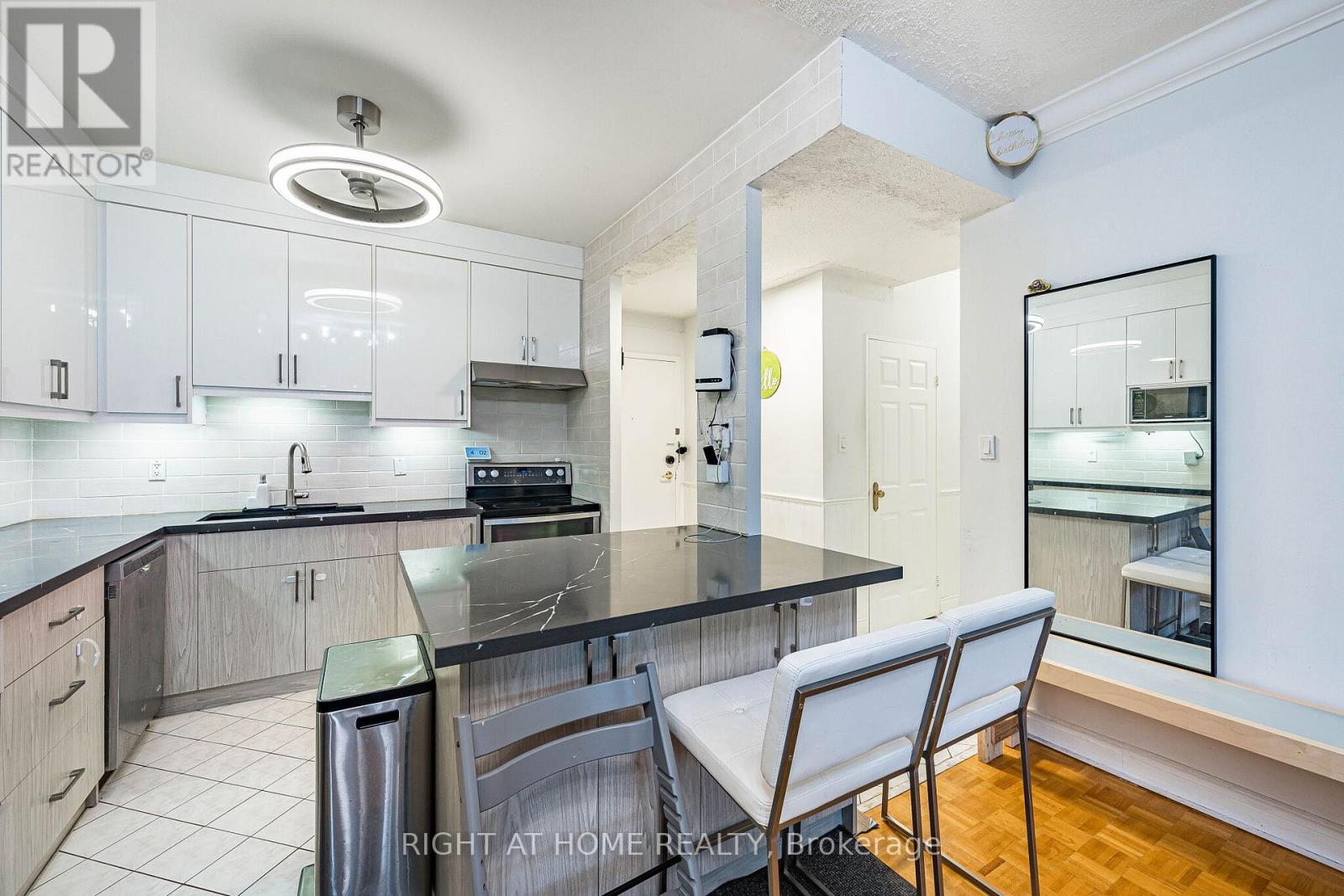 107 - 10 FASHION ROSEWAY, Toronto, Ontario
