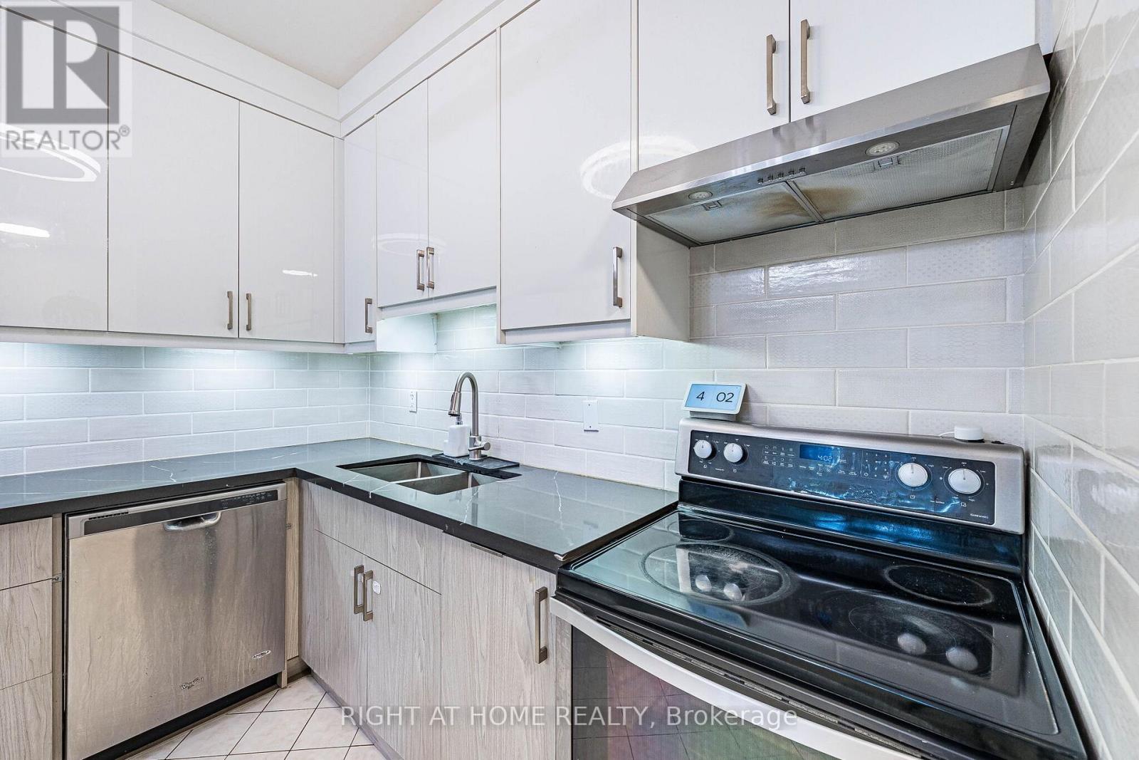 107 - 10 Fashion Roseway, Toronto, Ontario  M2N 6B6 - Photo 13 - C13852916