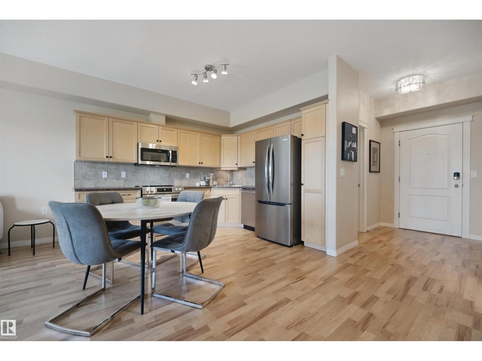 #408 45 INGLEWOOD DR