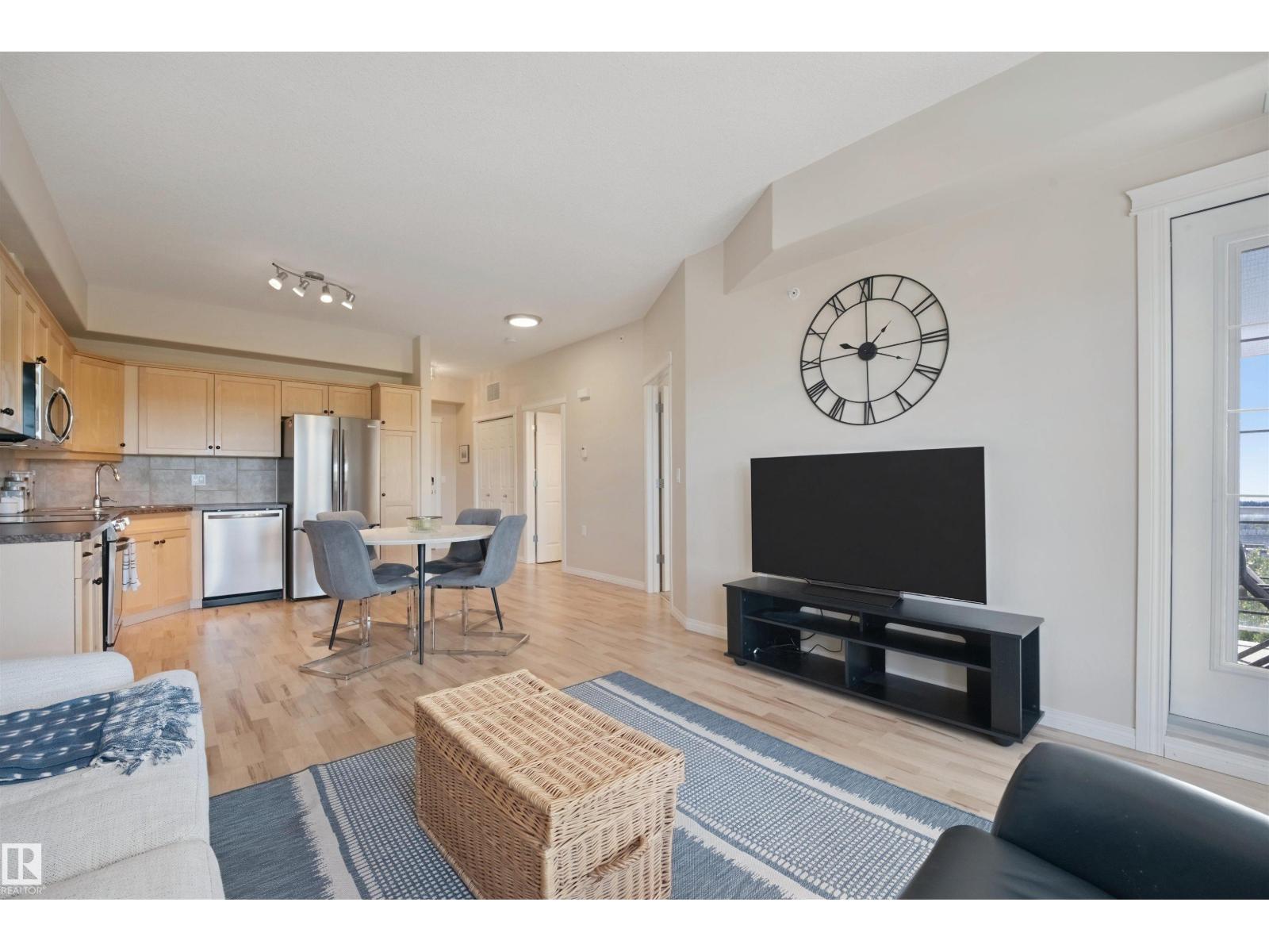 #408 45 INGLEWOOD DR