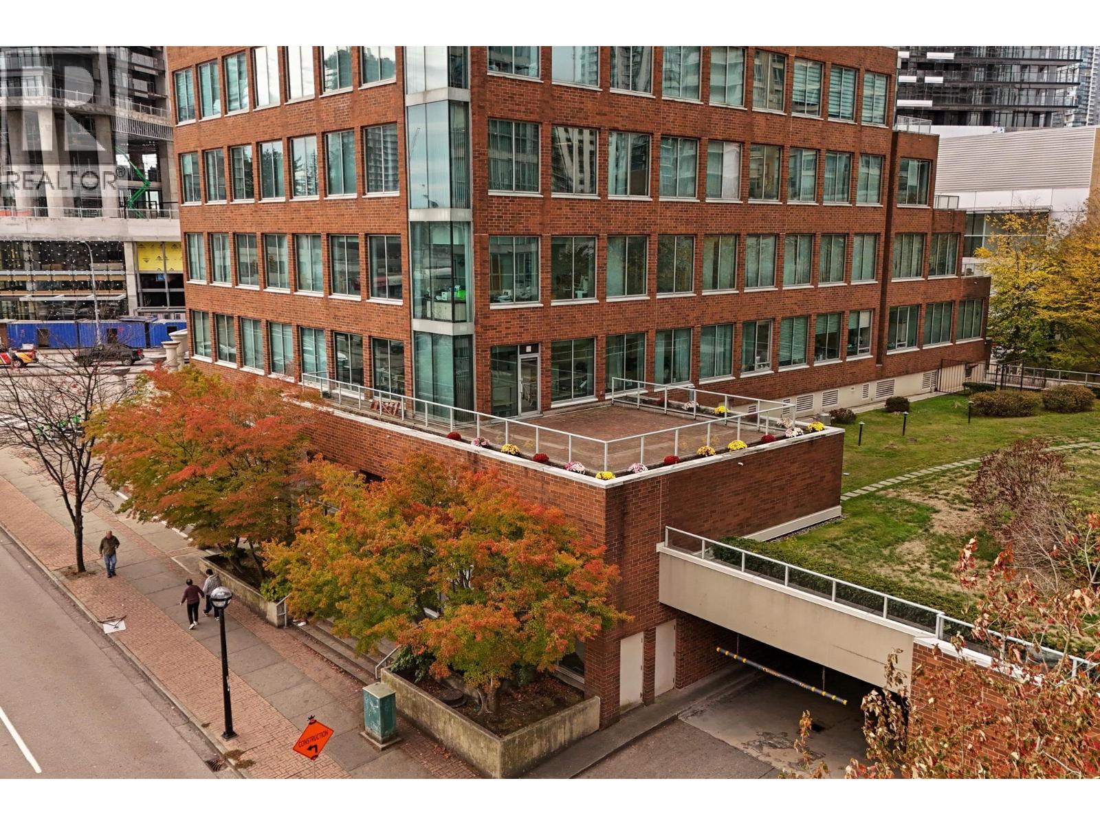 205 4885 KINGSWAY