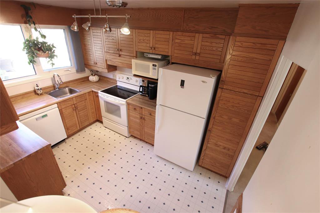 203 Harold Avenue Winnipeg Manitoba Canada R2C2C7 2