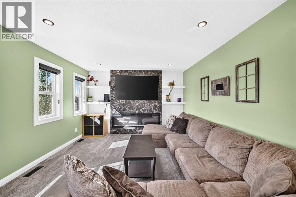 128 Ravenskirk Close SE