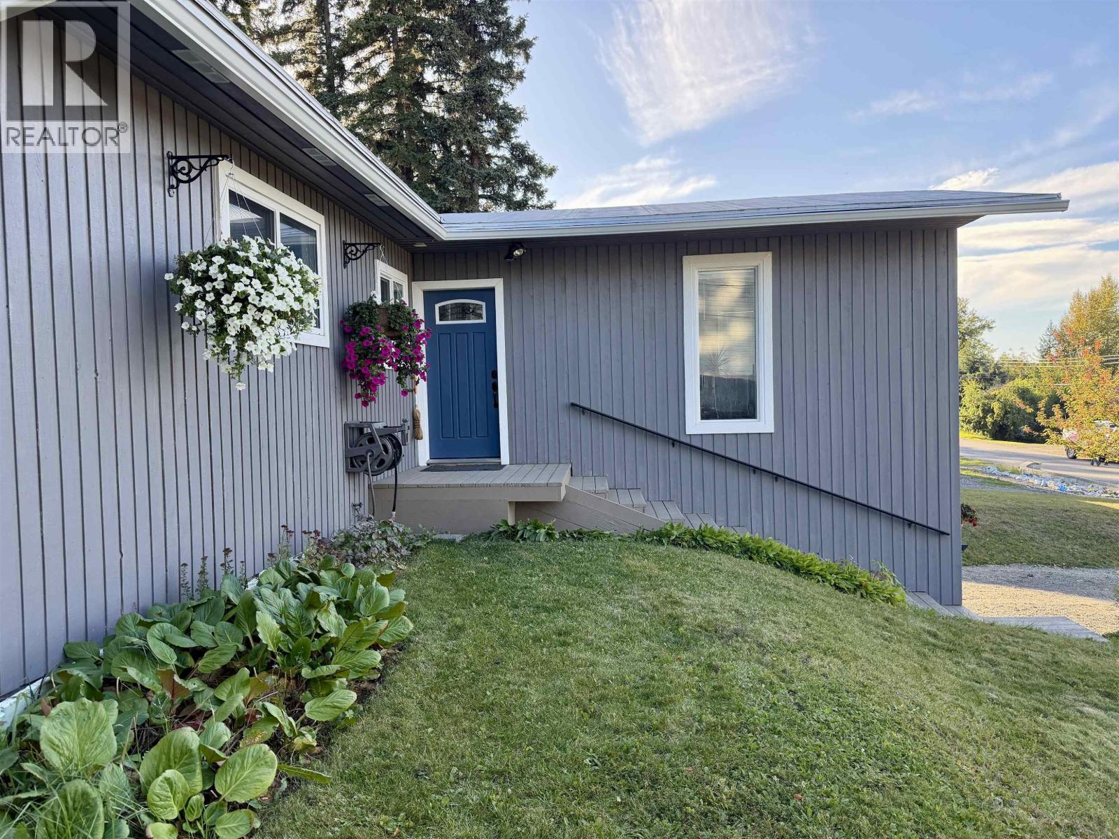 358 W 5th Street, Vanderhoof, British Columbia  V0J 3A0 - Photo 35 - R3171472