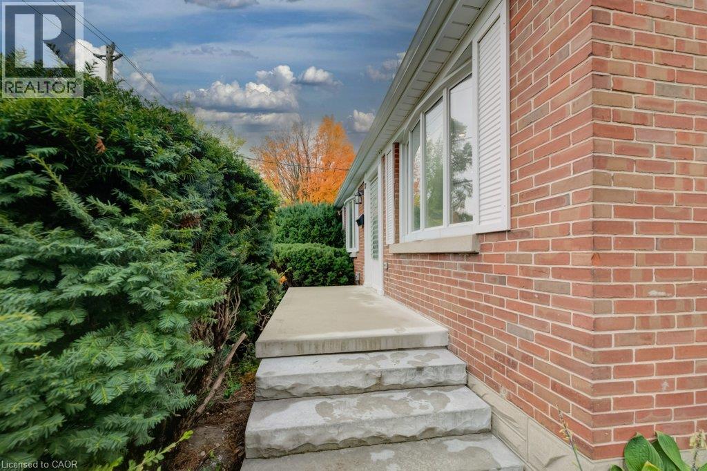 37 Margaret Avenue N, Waterloo, Ontario  N2J 3P3 - Photo 4 - 40868375