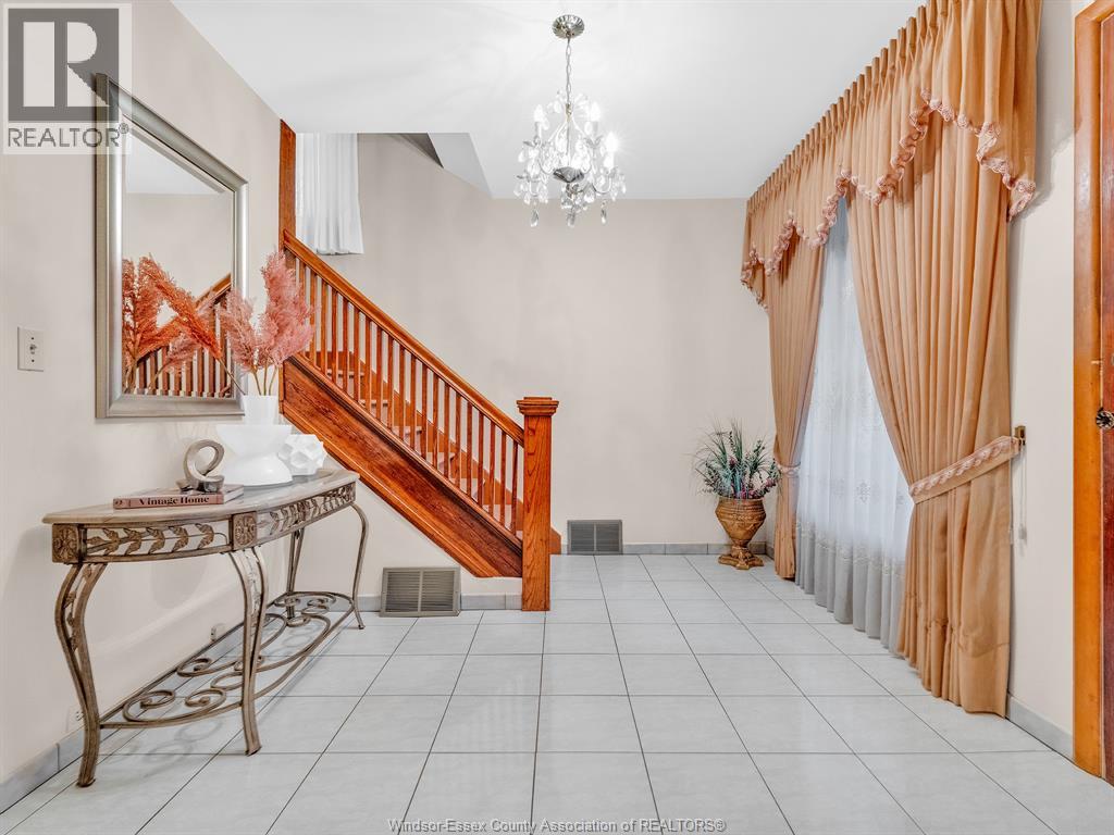 877 Pierre Avenue, Windsor, Ontario  N9A 2K6 - Photo 6 - 26024117