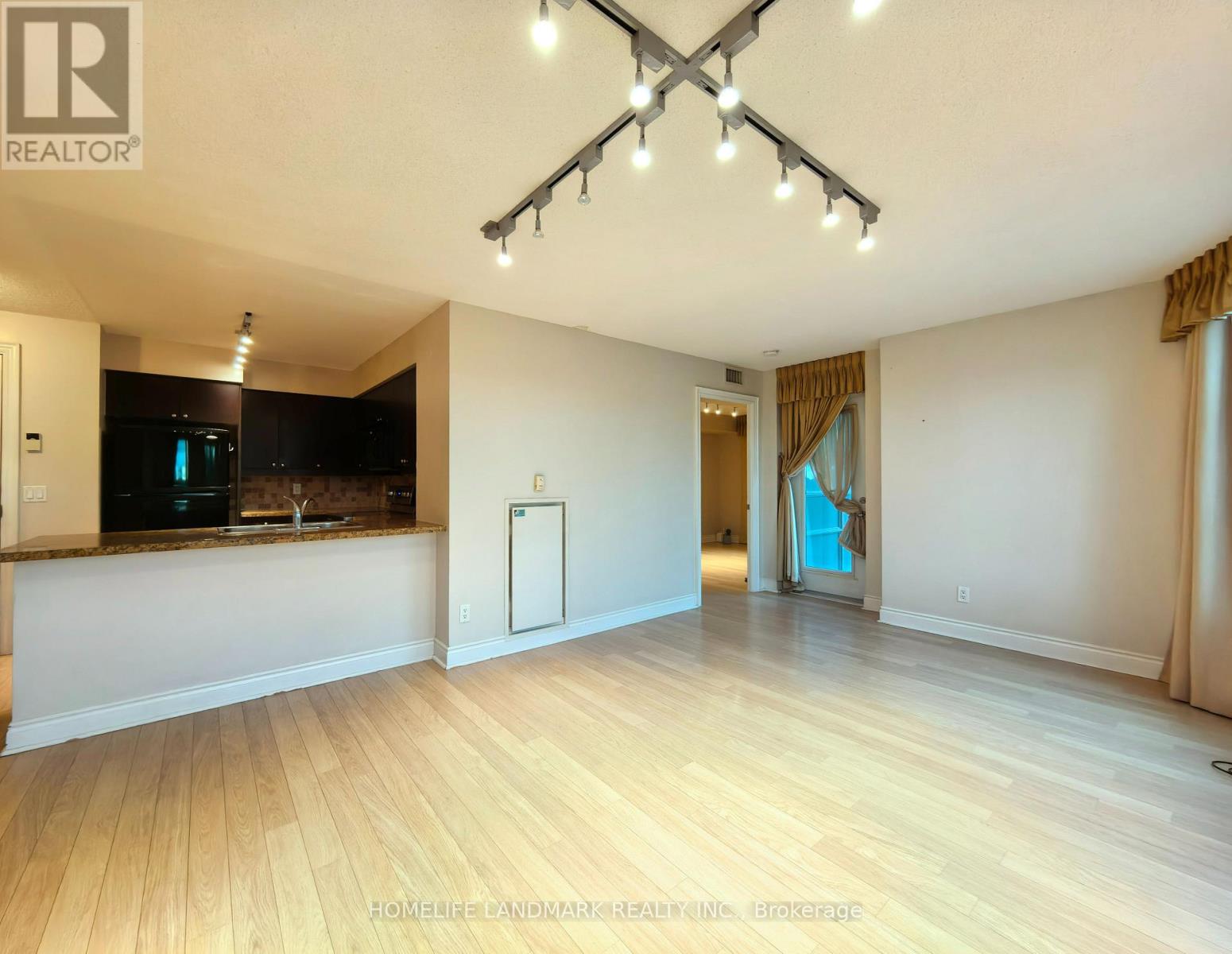 406 - 15 GREENVIEW AVENUE