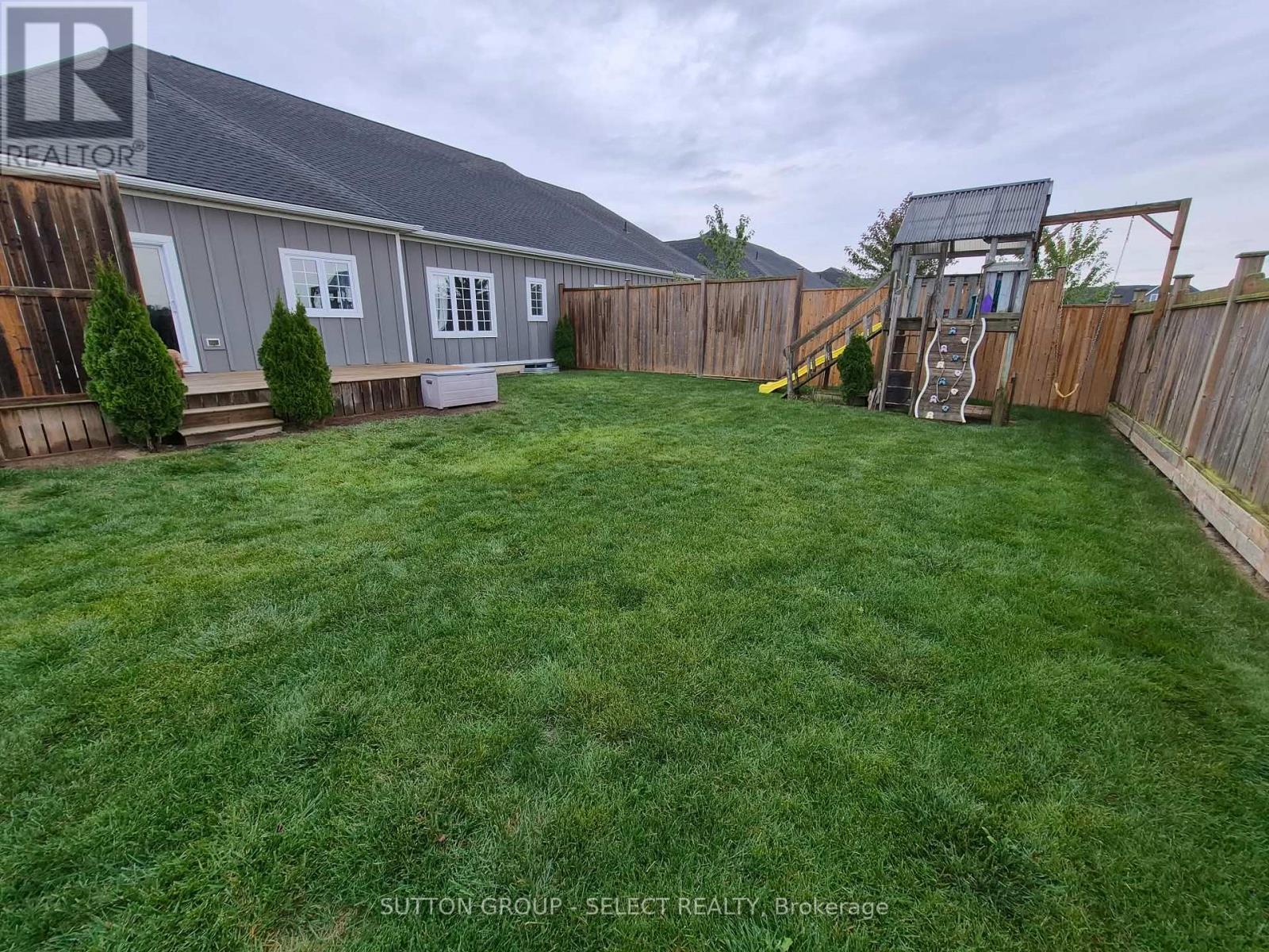4 Brooklawn Drive, Lambton Shores, Ontario  N0M 1T0 - Photo 12 - X13642128
