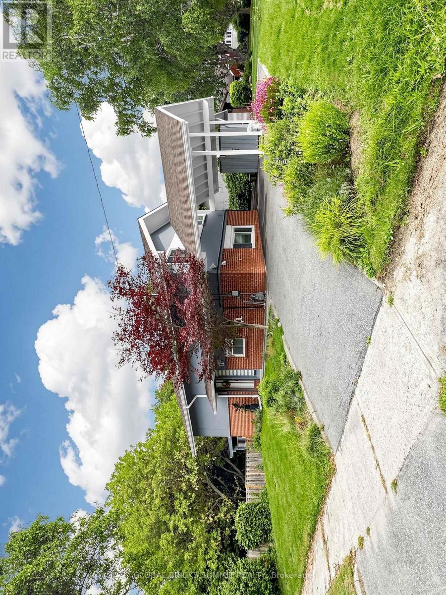 17 AMBOY ROAD, Toronto, Ontario
