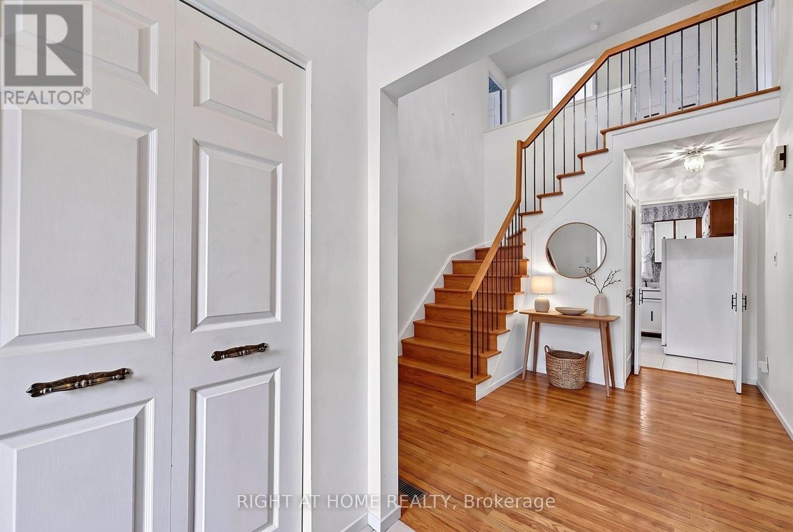 50 Mayvern Crescent, Richmond Hill, Ontario  L4C 5J4 - Photo 2 - N13845896