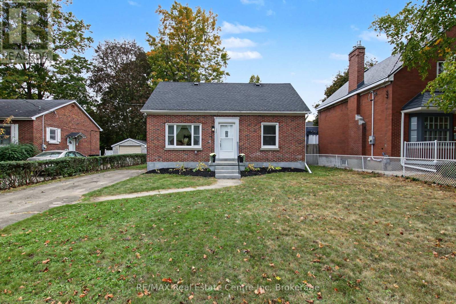 223 Margaret Avenue, Kitchener, Ontario N2H 4J1 - Photo 1 - X13852960