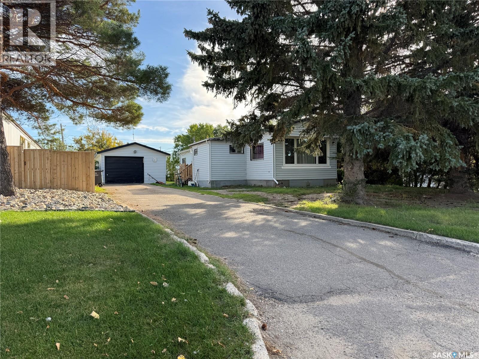 425 Park AVENUE, Outlook, Saskatchewan