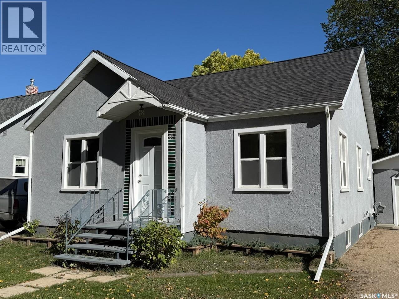 77 Fourth Avenue N, Yorkton, Saskatchewan  S3N 1A4 - Photo 2 - SK050122