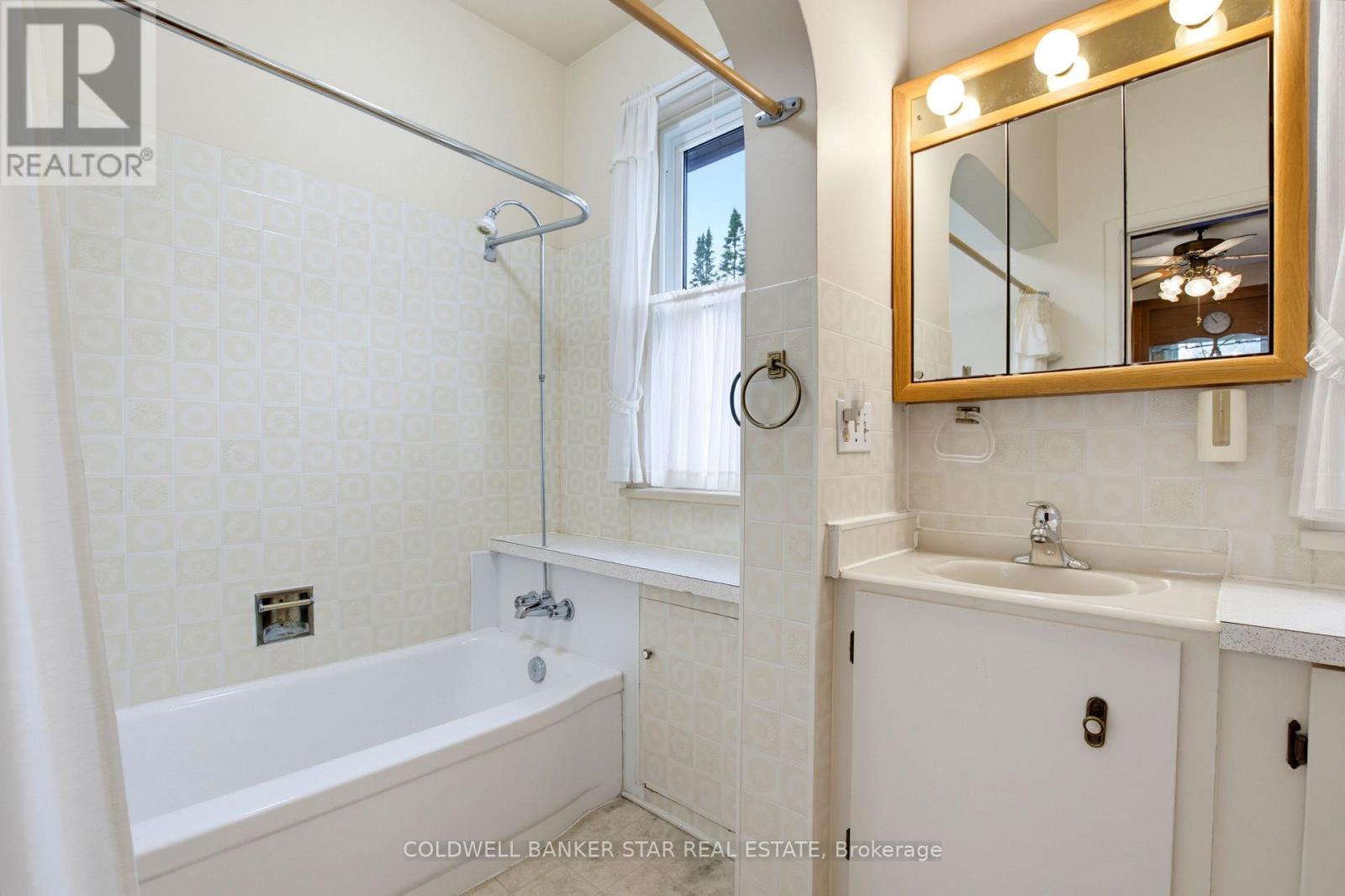 27 Fourth Avenue, St. Thomas, Ontario  N5R 4H1 - Photo 20 - X13853238