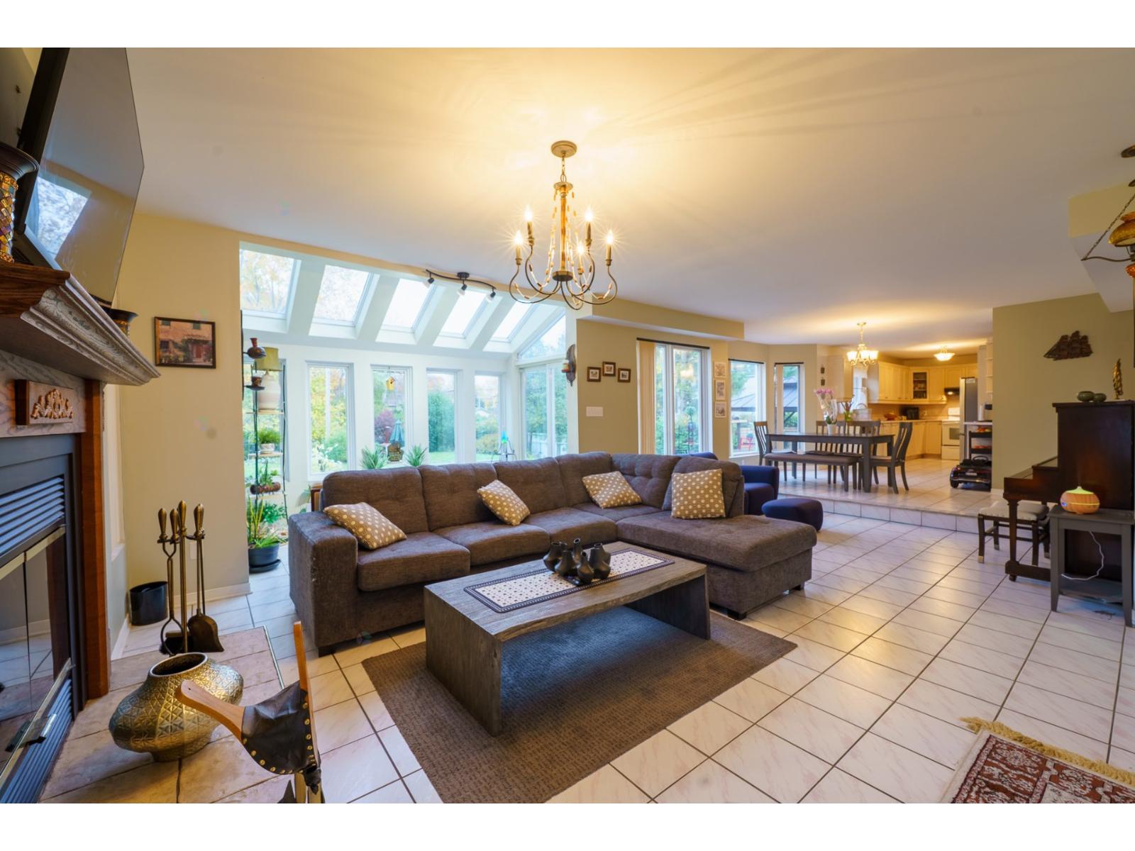 176 Rue du Boisé Châteauguay Quebec Canada J6J5S9 4