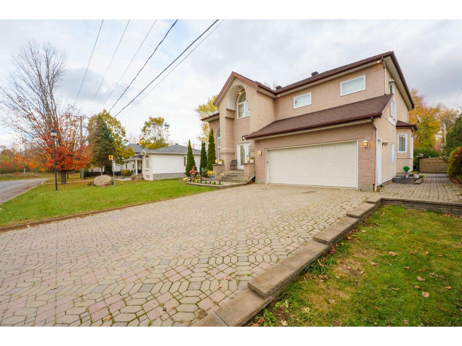 176 Rue du Boisé Châteauguay Quebec Canada J6J5S9 2