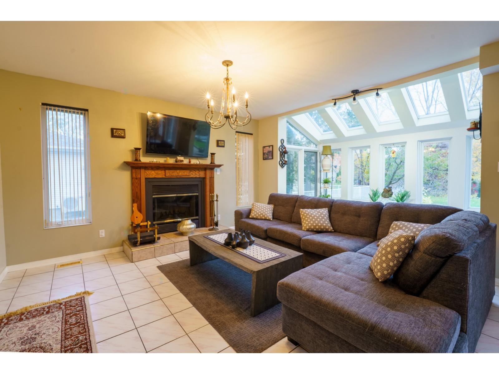 176 Rue du Boisé Châteauguay Quebec Canada J6J5S9 5