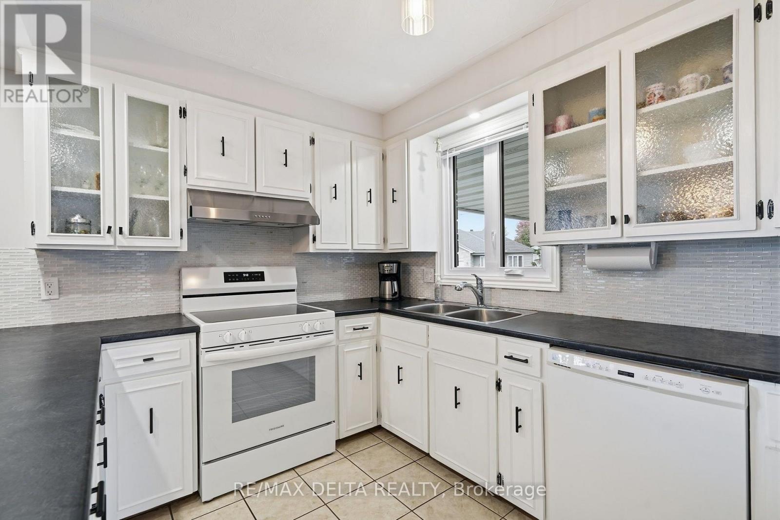 6 Place Madeleine Street, The Nation, Ontario  K0C 2B0 - Photo 11 - X13853070