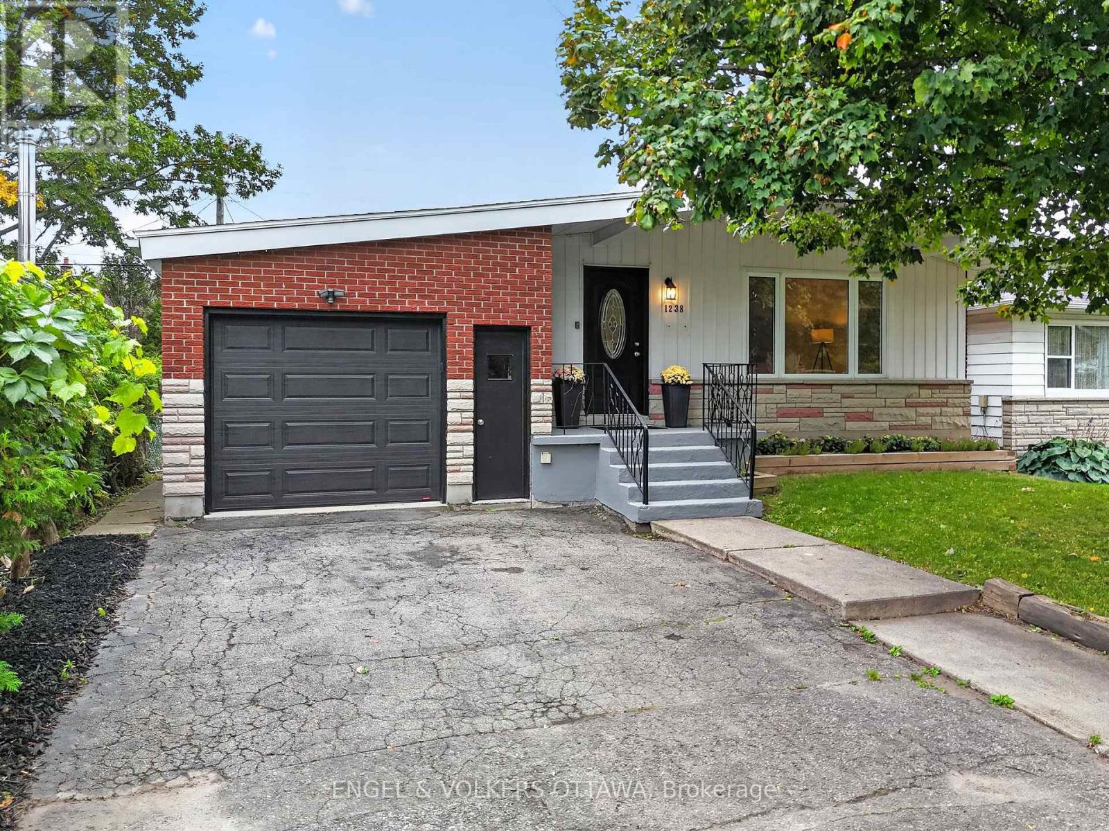 1238 St. Paul Avenue, Ottawa, Ontario  K1V 6V9 - Photo 2 - X13853278