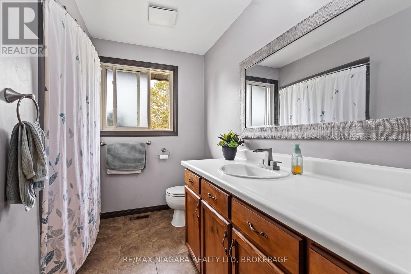 4 Barbara Street, West Lincoln, Ontario  L0R 2A0 - Photo 11 - X13853142