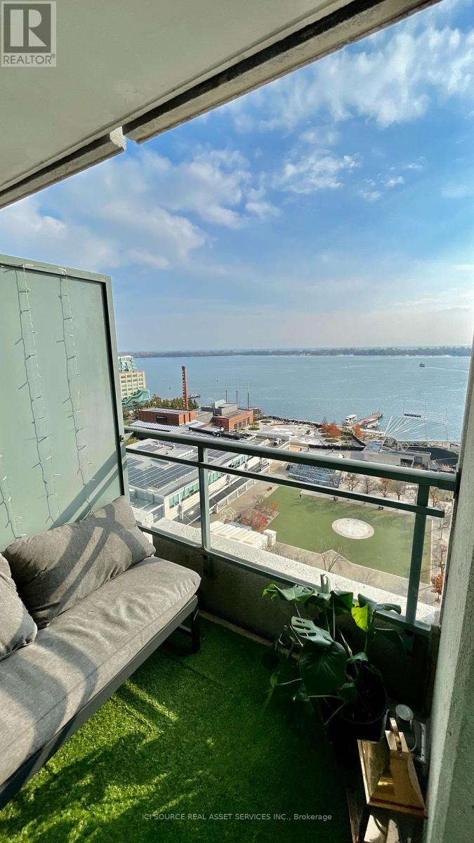 2019 - 230 QUEENS QUAY W