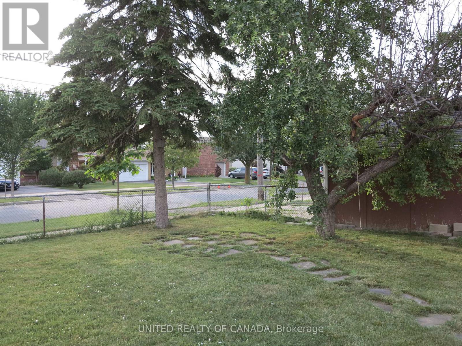 456 Drewry Avenue, Toronto, Ontario  M2R 2K7 - Photo 4 - C13853110