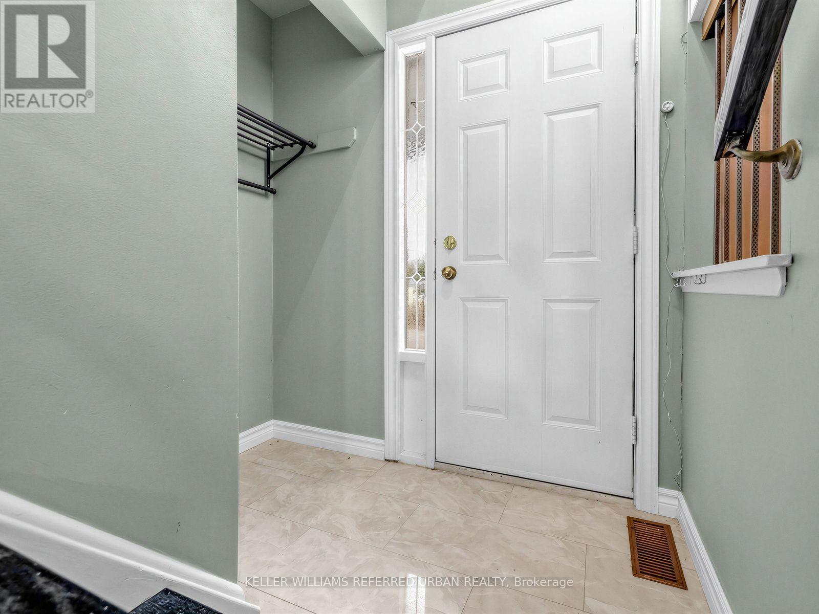 55 English Ivyway, Toronto, Ontario  M2H 3M3 - Photo 3 - C13853178