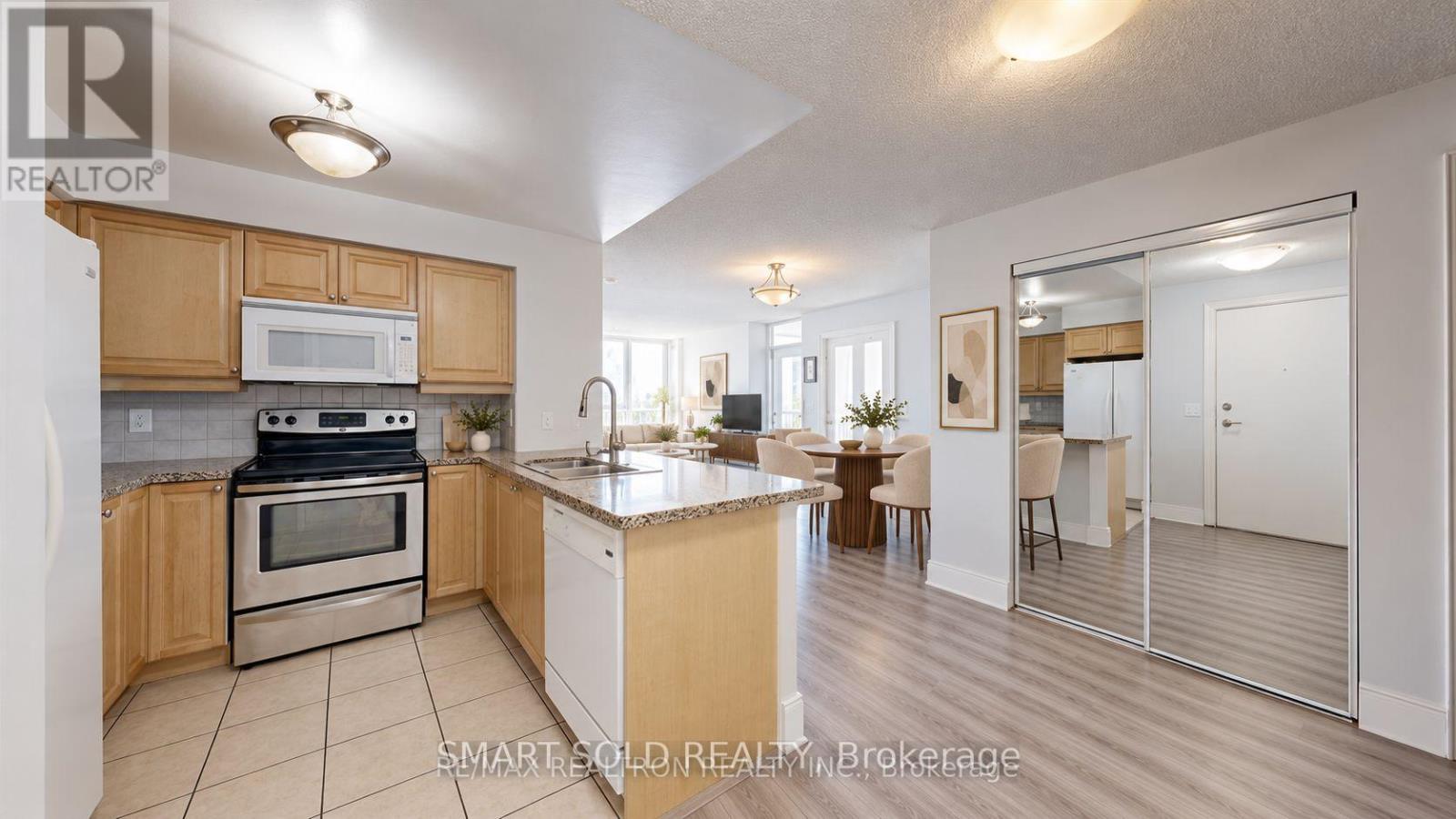 2413 - 15 Greenview Avenue, Toronto, Ontario  M2M 4M7 - Photo 8 - C13853210