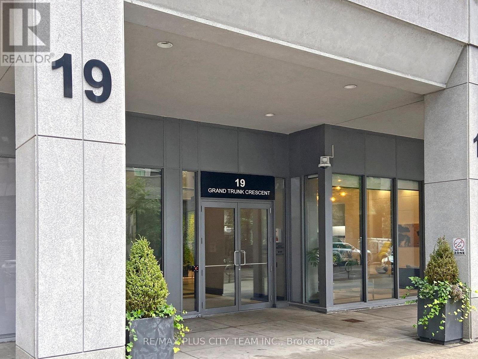 1103 - 19 Grand Trunk Crescent, Toronto, Ontario  M5J 3A3 - Photo 2 - C13853226