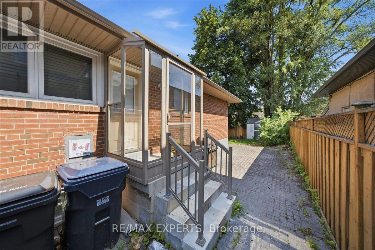 Lower - 51 Clifton Avenue, Toronto, Ontario  M3H 4K9 - Photo 4 - C13853264