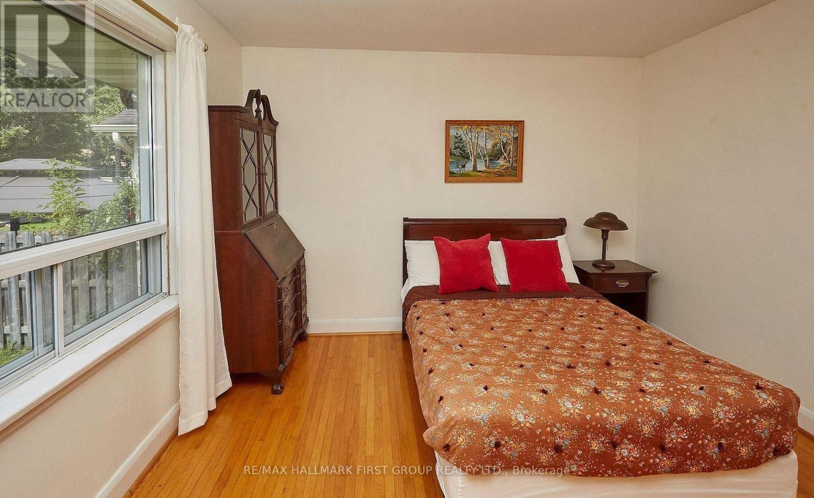 212 Hallett Avenue, Whitby, Ontario  L1N 5K8 - Photo 11 - E13853080