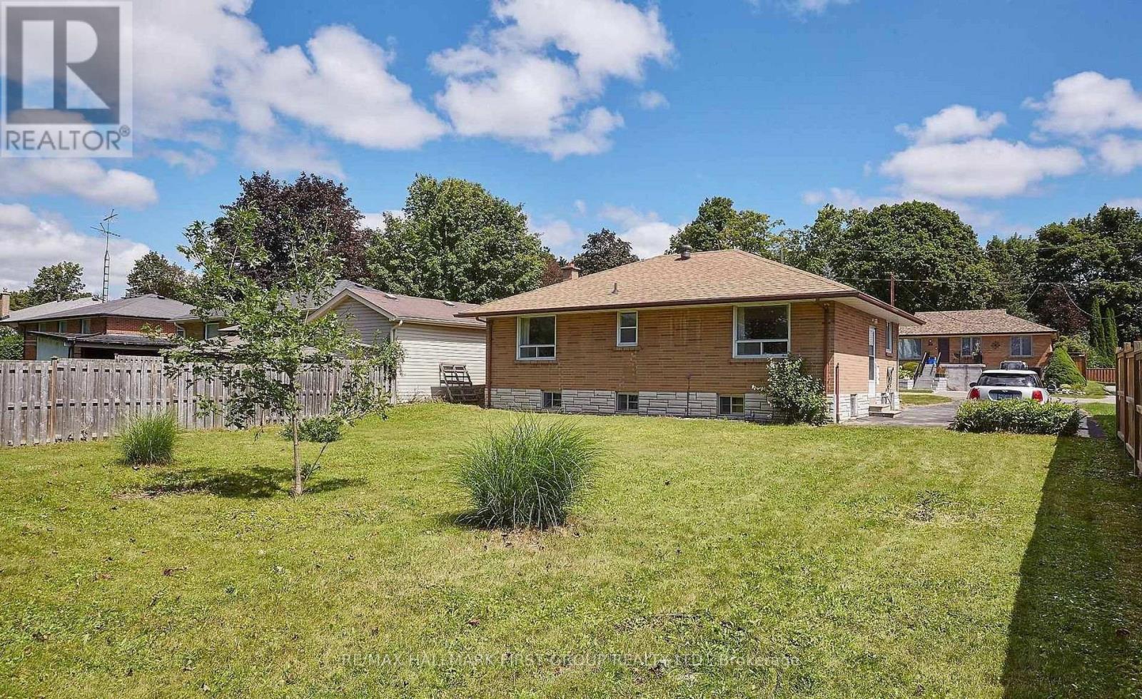 212 Hallett Avenue, Whitby, Ontario  L1N 5K8 - Photo 19 - E13853080