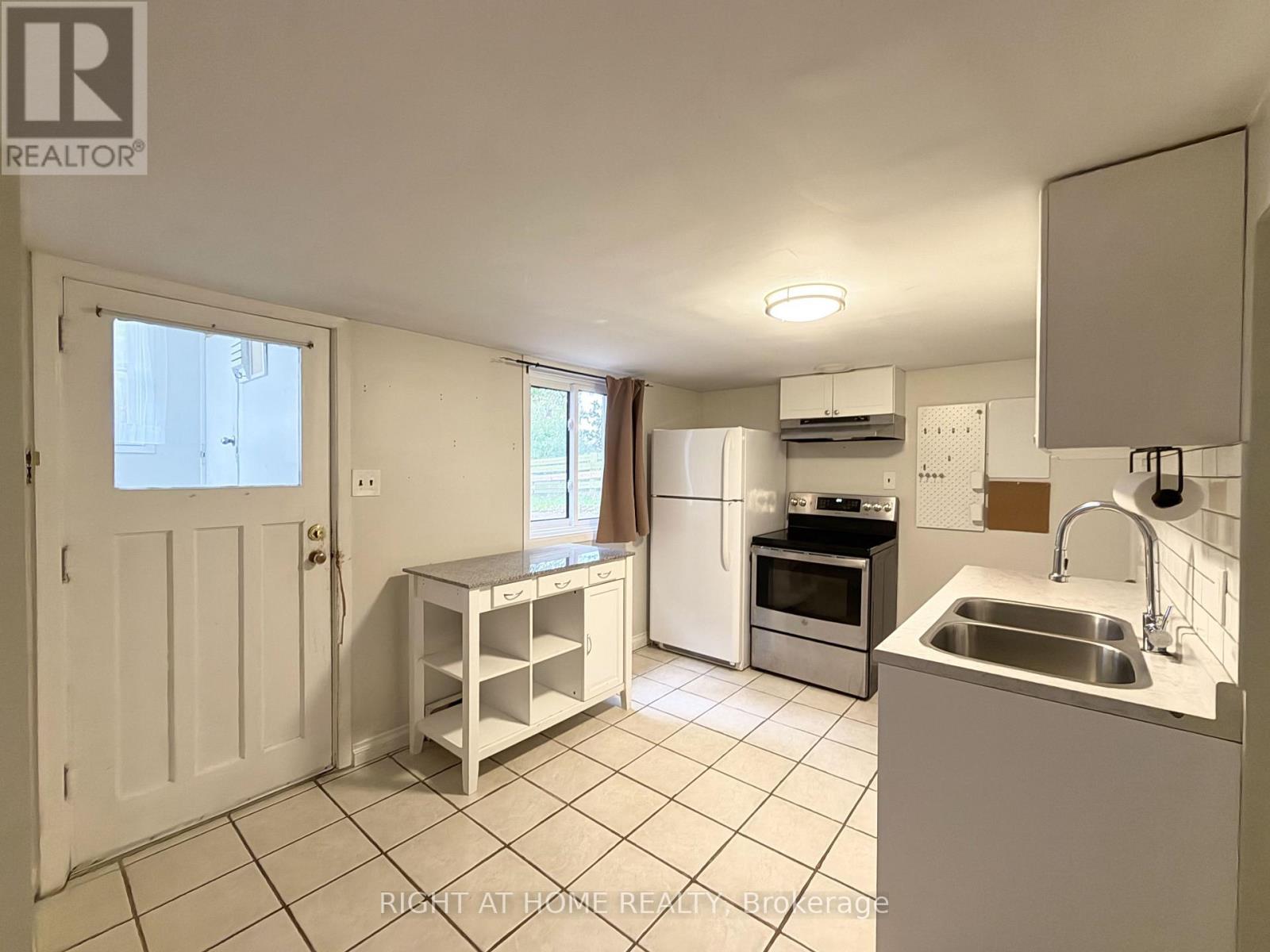Lower - 214 Greenwood Avenue, Oshawa, Ontario  L1J 1W6 - Photo 3 - E13853164