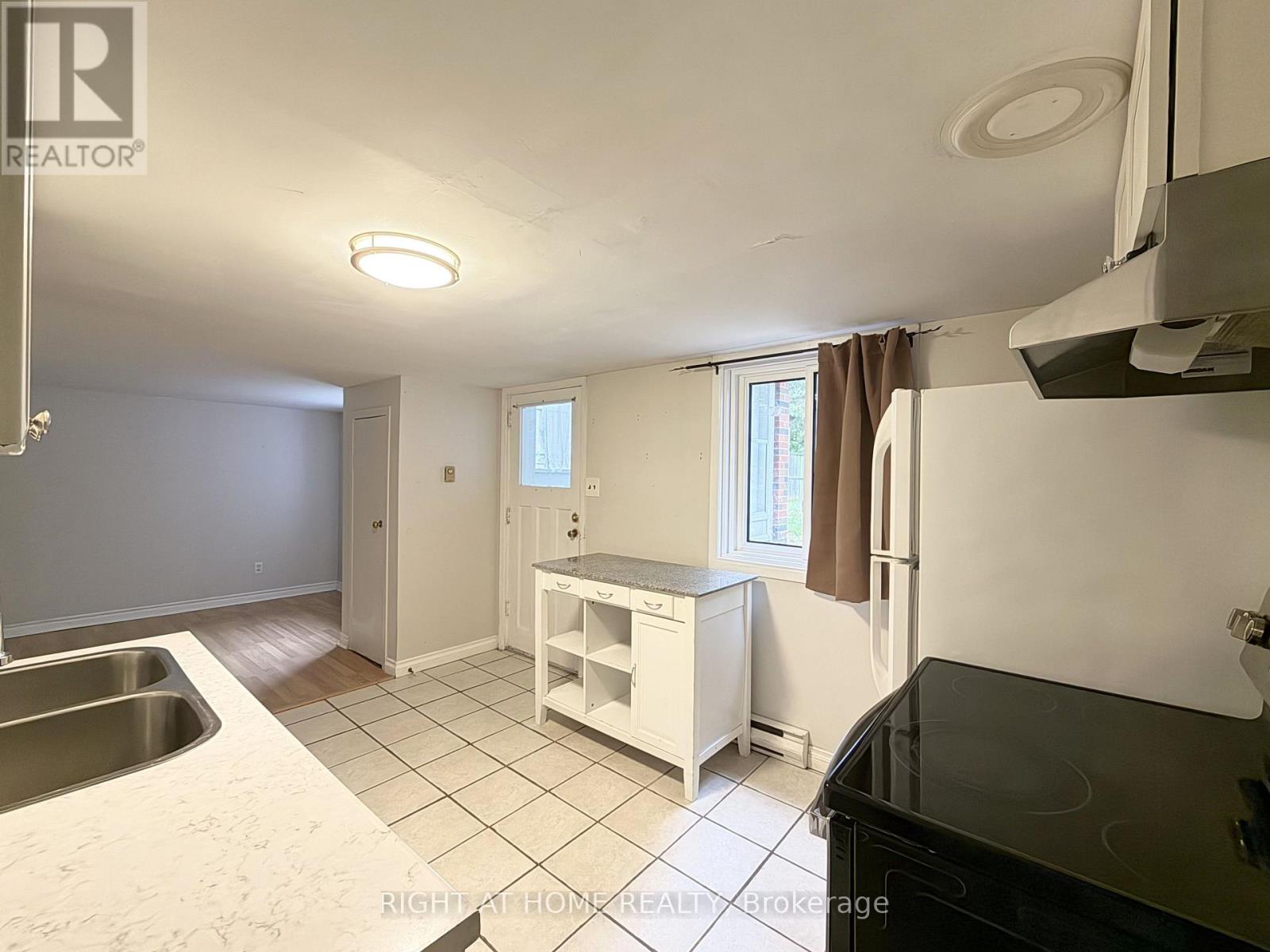 Lower - 214 Greenwood Avenue, Oshawa, Ontario  L1J 1W6 - Photo 4 - E13853164