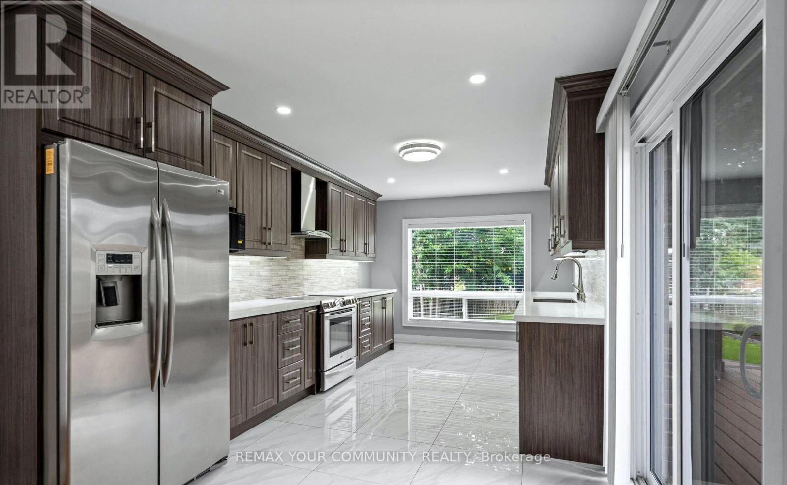 700 Stonepath Circle, Pickering, Ontario  L1V 3T1 - Photo 11 - E13853298