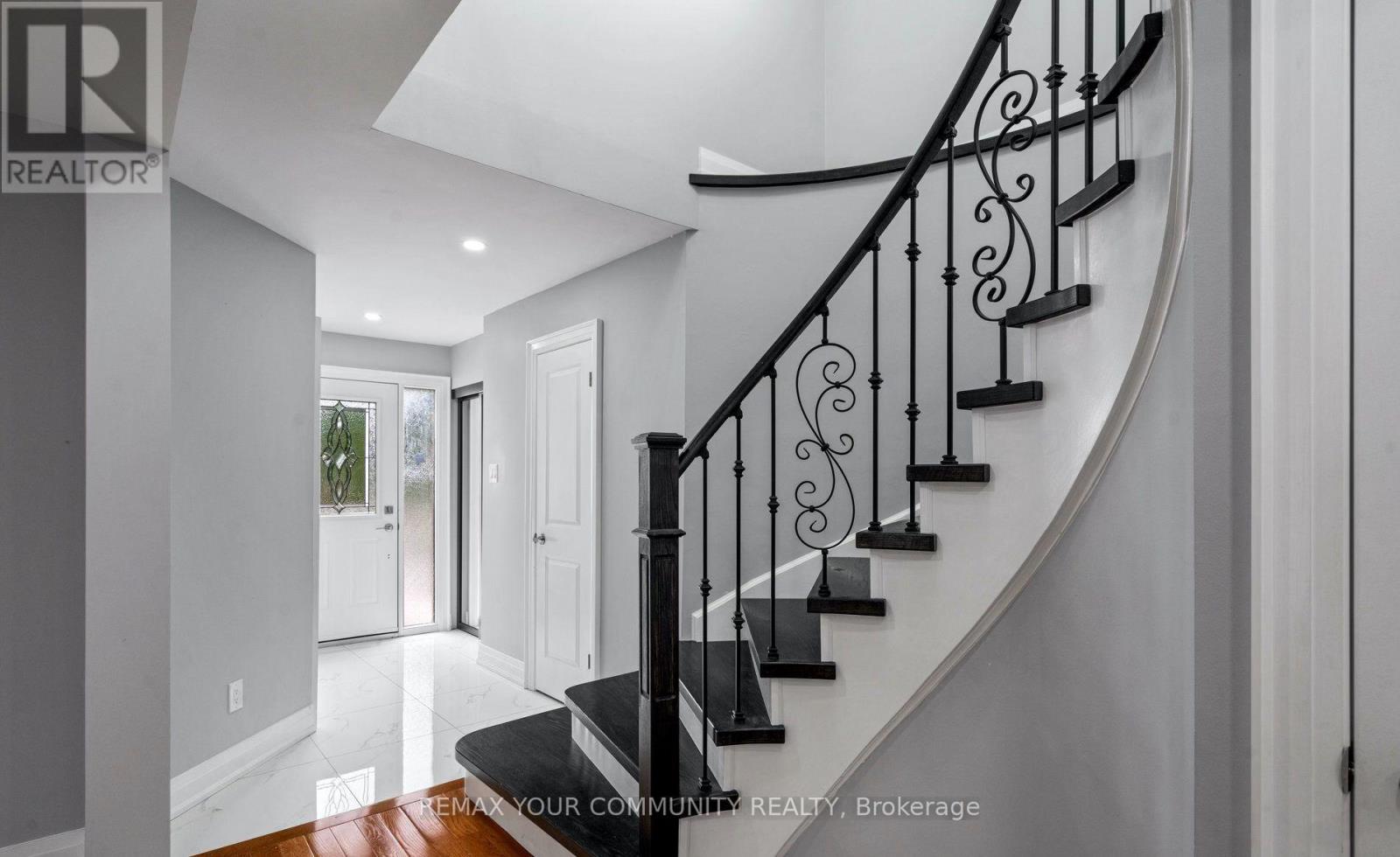 700 Stonepath Circle, Pickering, Ontario  L1V 3T1 - Photo 3 - E13853298