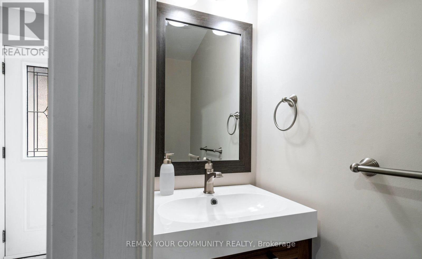 700 Stonepath Circle, Pickering, Ontario  L1V 3T1 - Photo 4 - E13853298