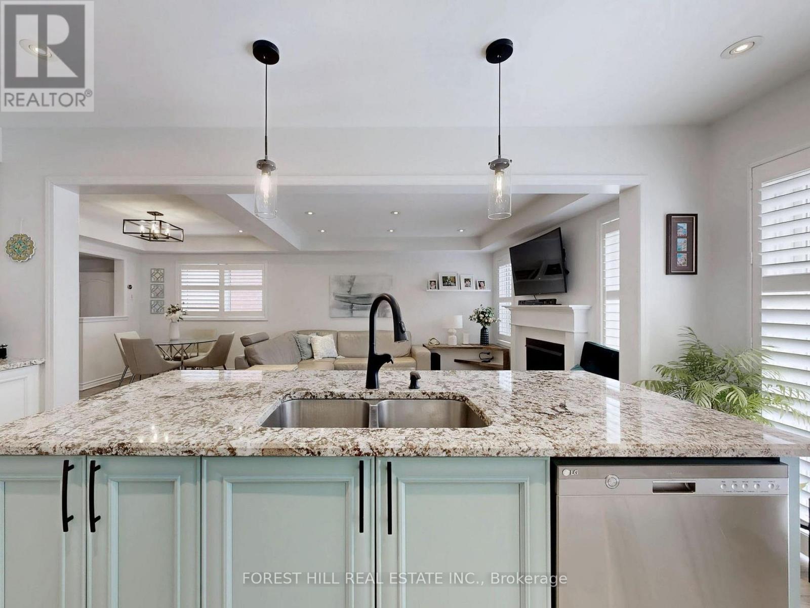 55 Stocks Lane, Aurora, Ontario  L3X 1V9 - Photo 9 - N13853072