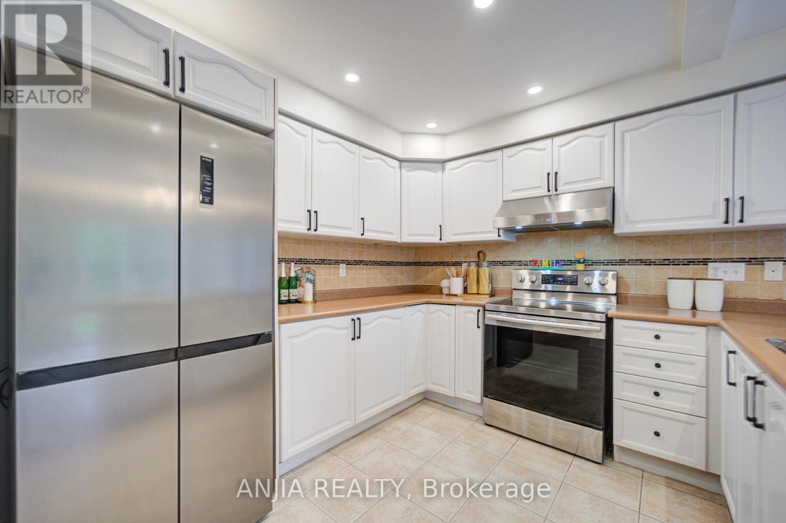1 Aylesbury Gate, Markham, Ontario  L6C 2R6 - Photo 13 - N13853262