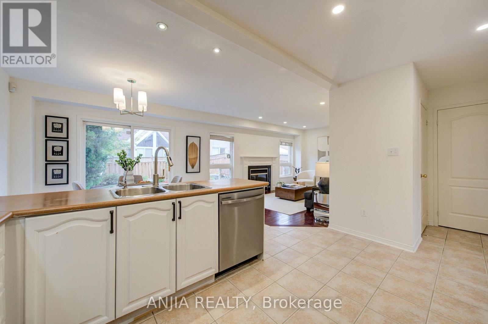 1 Aylesbury Gate, Markham, Ontario  L6C 2R6 - Photo 15 - N13853262