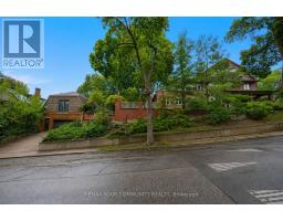 62 INDIAN GROVE, Toronto, Ontario