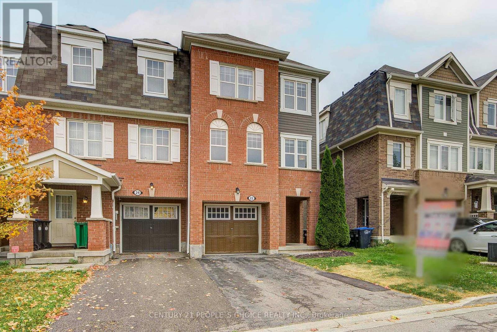 22 Quillberry Close, Brampton, Ontario  L7A 4N8 - Photo 3 - W13853090