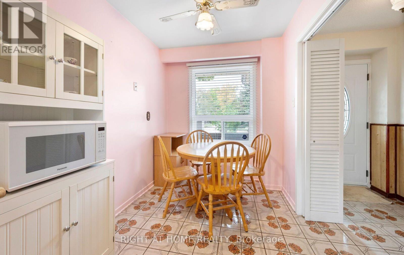 875 Messenger Meadow Drive, Mississauga, Ontario  L5C 3T1 - Photo 12 - W13853160