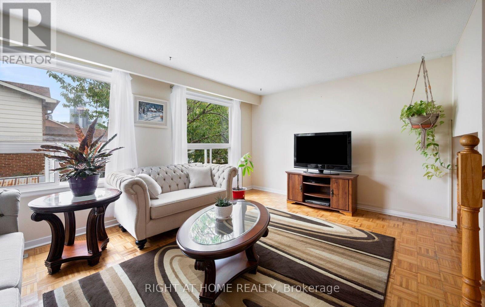 875 Messenger Meadow Drive, Mississauga, Ontario  L5C 3T1 - Photo 18 - W13853160