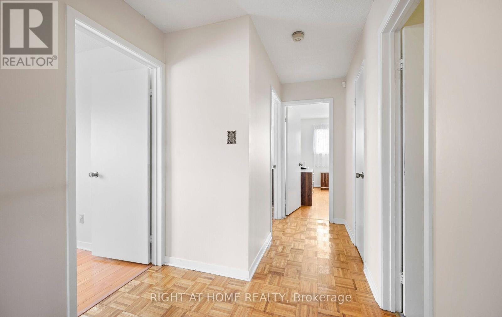 875 Messenger Meadow Drive, Mississauga, Ontario  L5C 3T1 - Photo 19 - W13853160